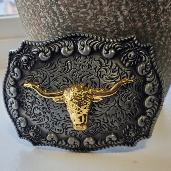 New bbull belt buckle choose gold or silver - Picture 1 of 14